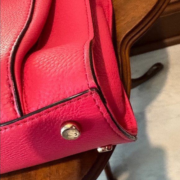 Kate Spade Satchel Crossbody bag
Leather Bright Pink/ bow front in patent EUC - Picture 14 of 17